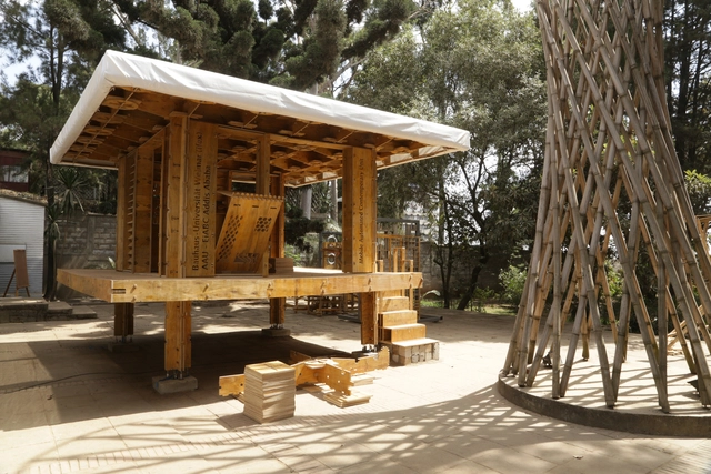 Estudantes constróem três habitações experimentais para enfrentar a hiperurbanização na África - Sustentabilidade