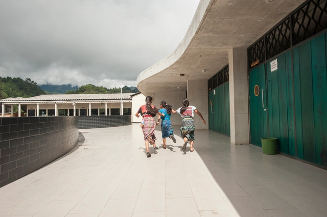 Solis Colomer Arquitectos: compromiso social y visión arquitectónica desde Guatemala - Imagen Principal